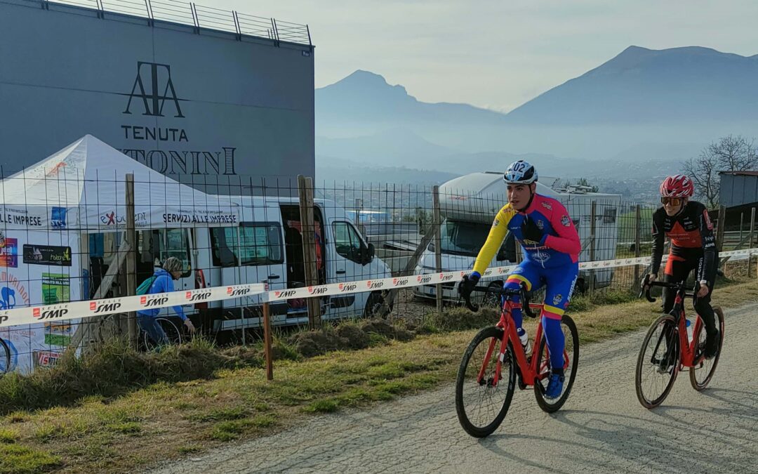 Show del ciclocross tra i vigneti di Ancarano