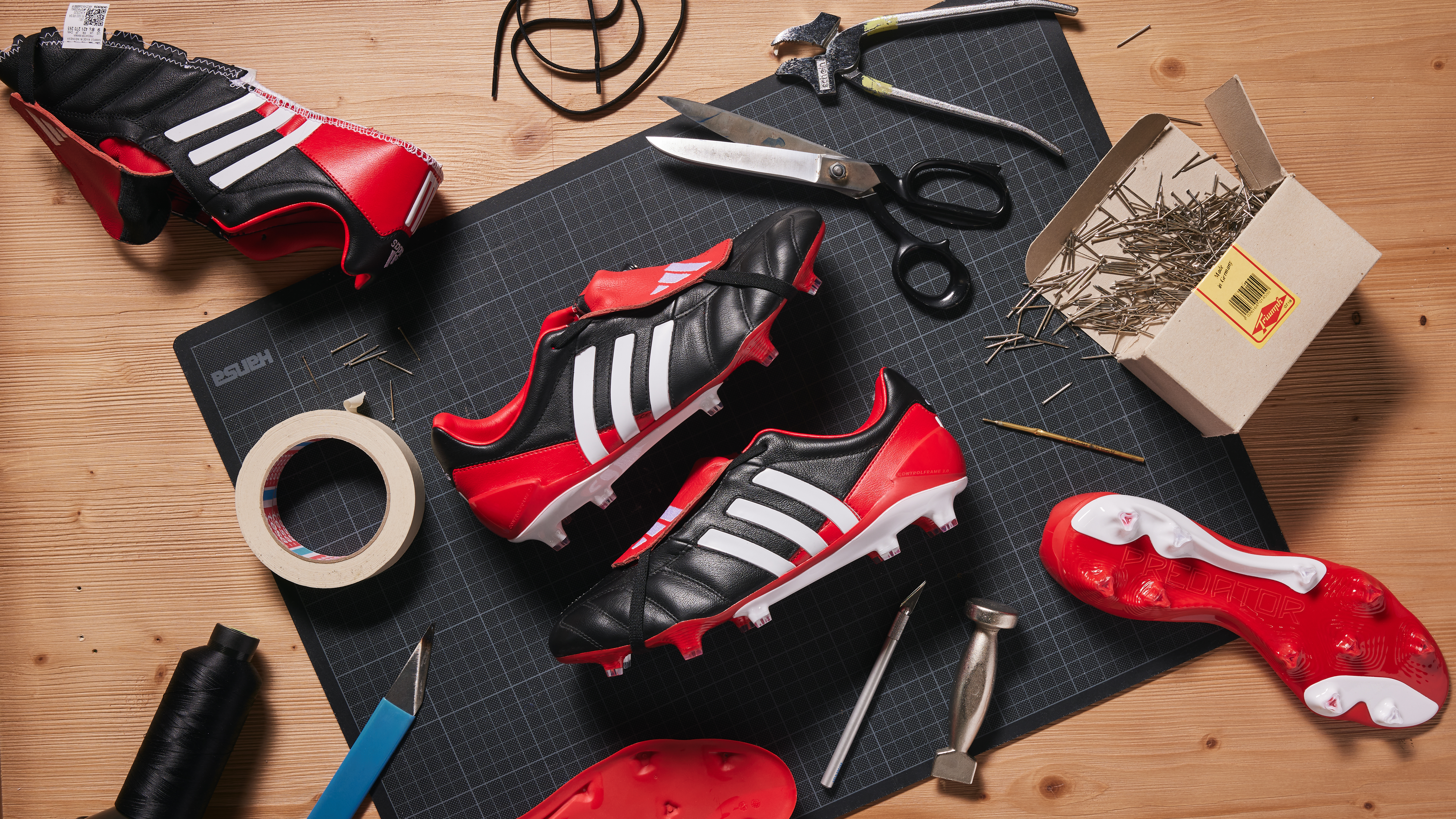 Le adidas Predator Mania Black & Red