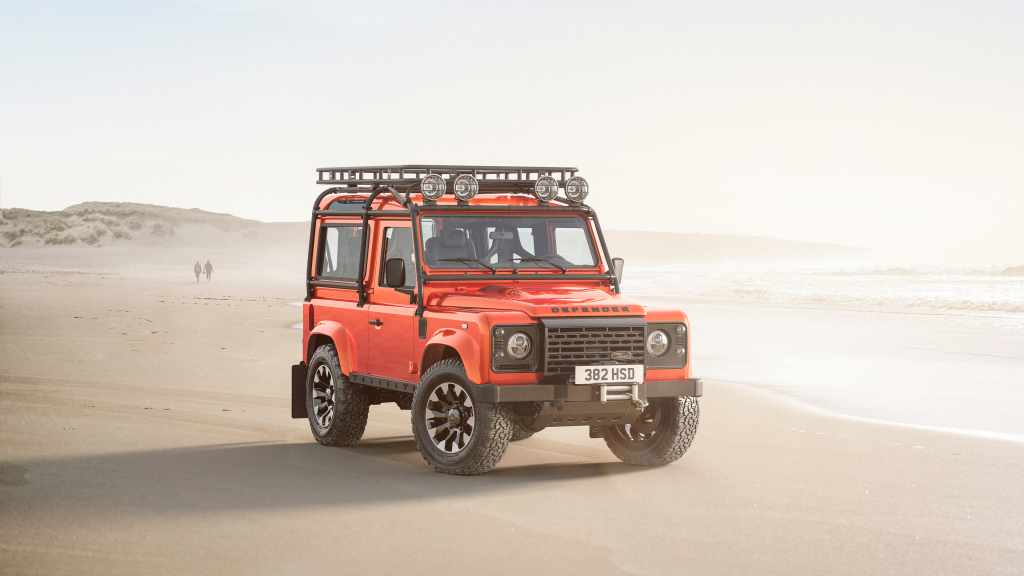 IL DEBUTTO DELLA CLASSIC DEFENDER V8