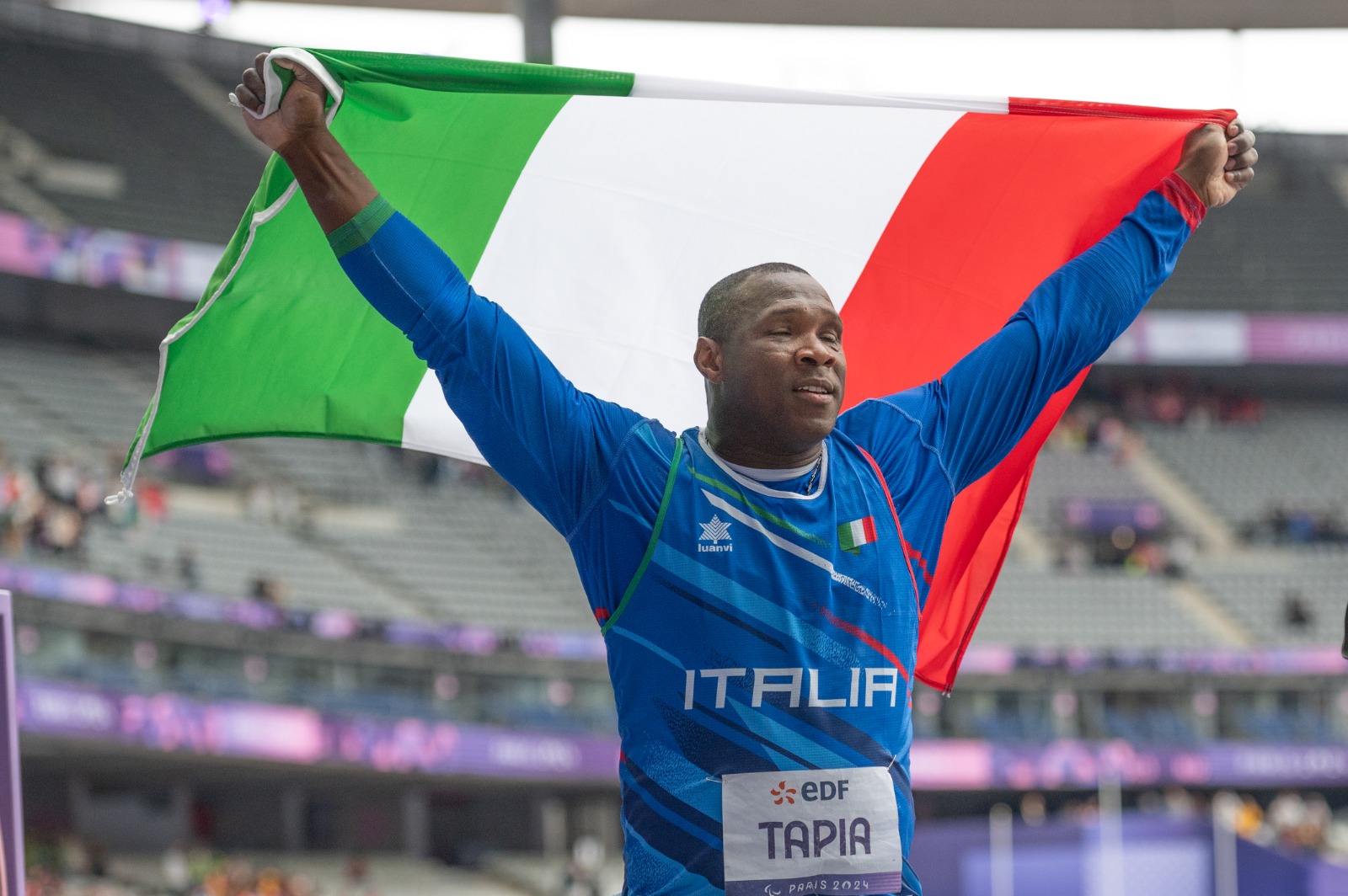 Oney Tapia campione paralimpico nel lancio del disco