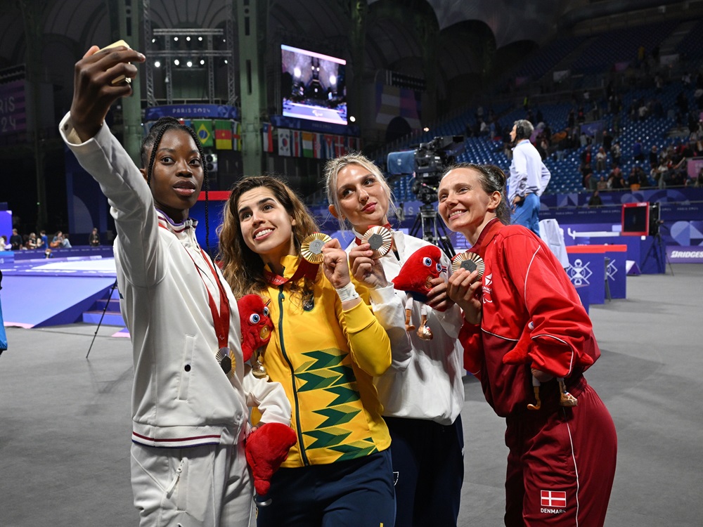 Gli atleti paralimpici condividono un Selfie della Vittoria