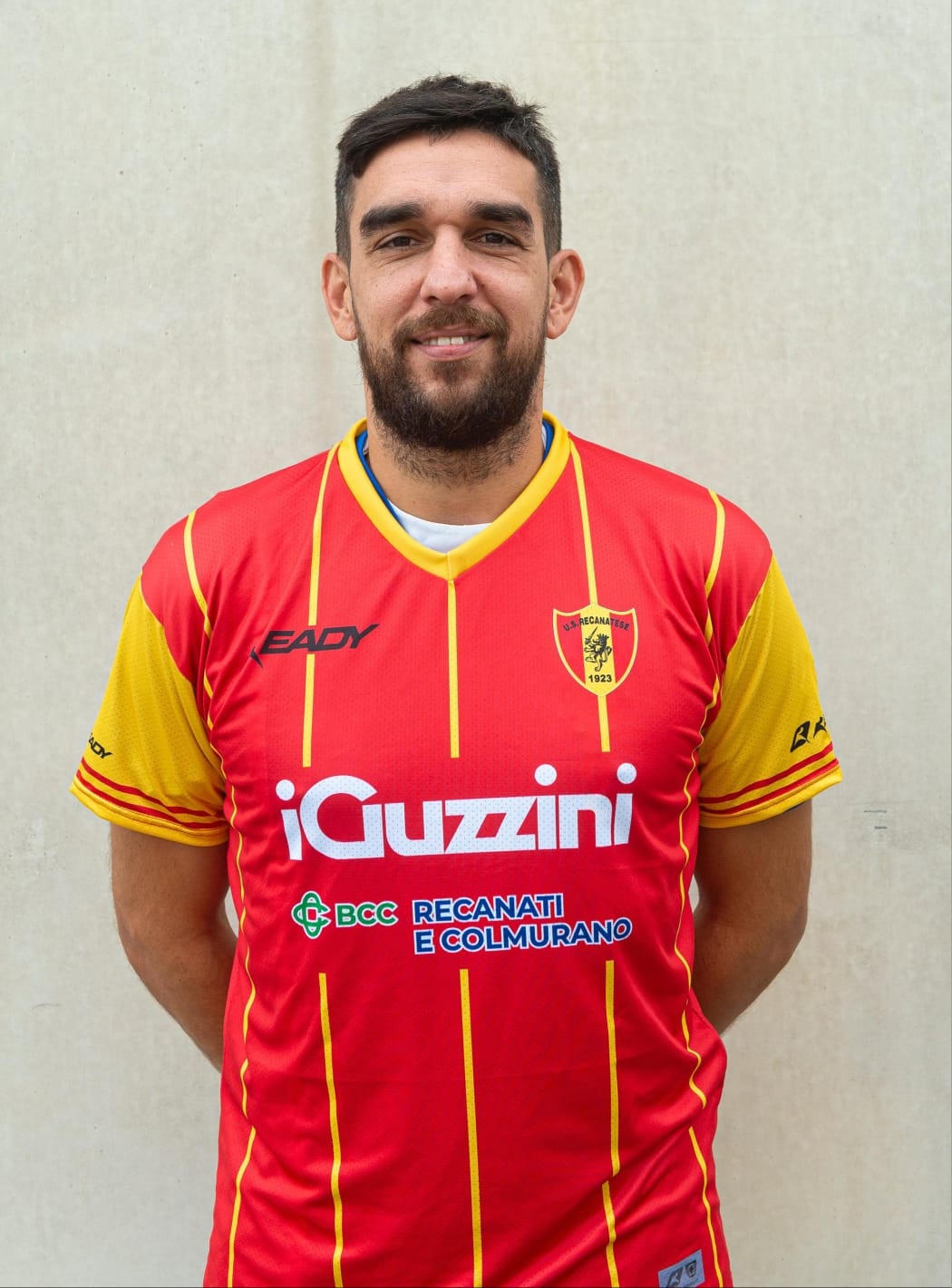 Bellusci in giallo rosso