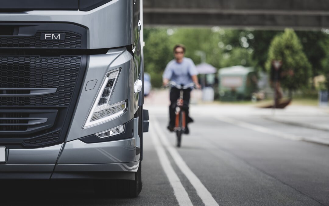 Volvo Trucks a protezione di pedoni e ciclisti