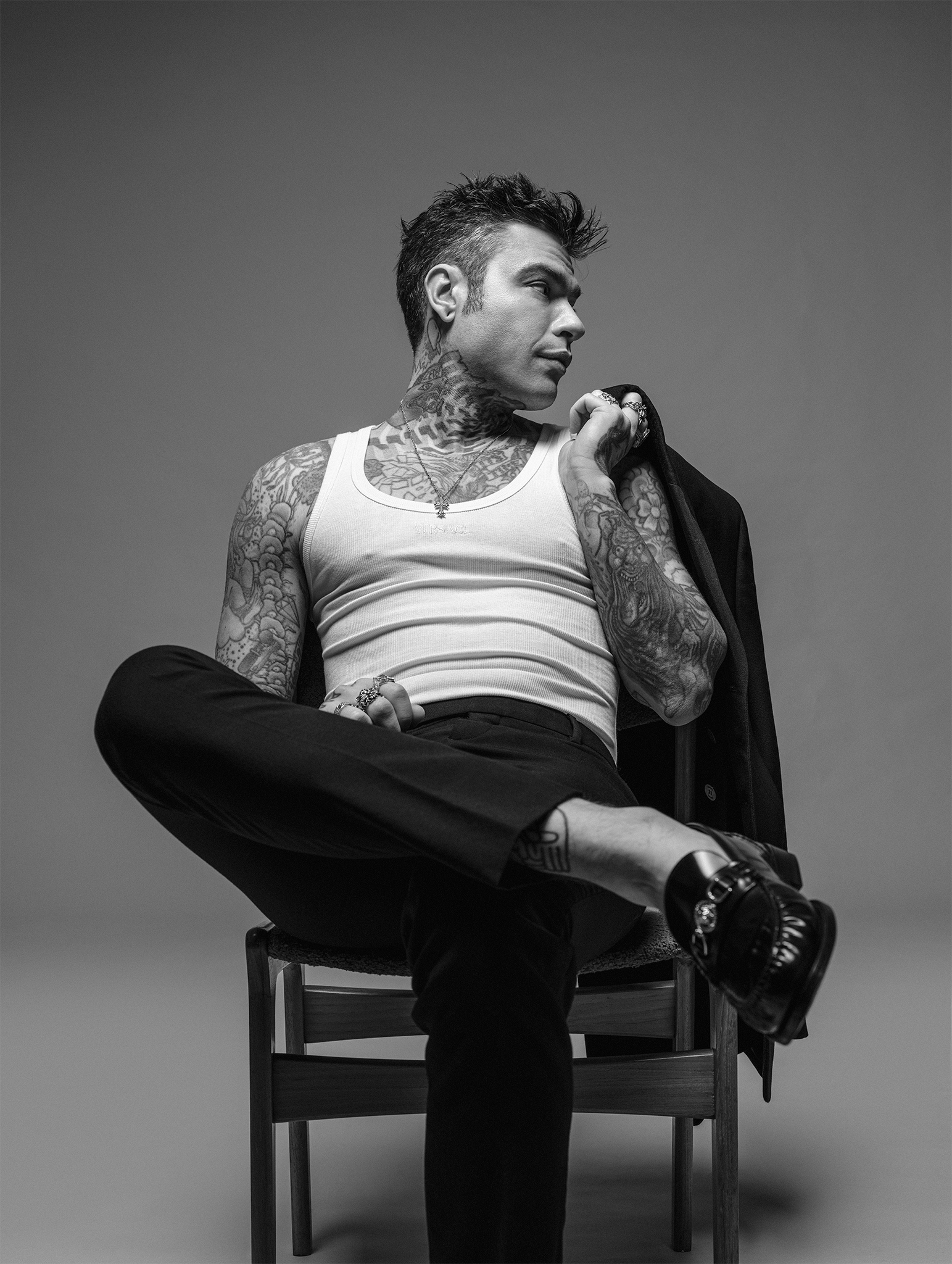 FEDEZ: IN GARA A SANREMO 2025 CON “BATTITO”